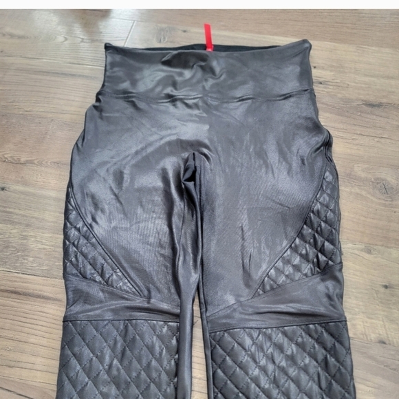 Spanx Quilted Moto Leggings Size medium - Picture 3 of 9